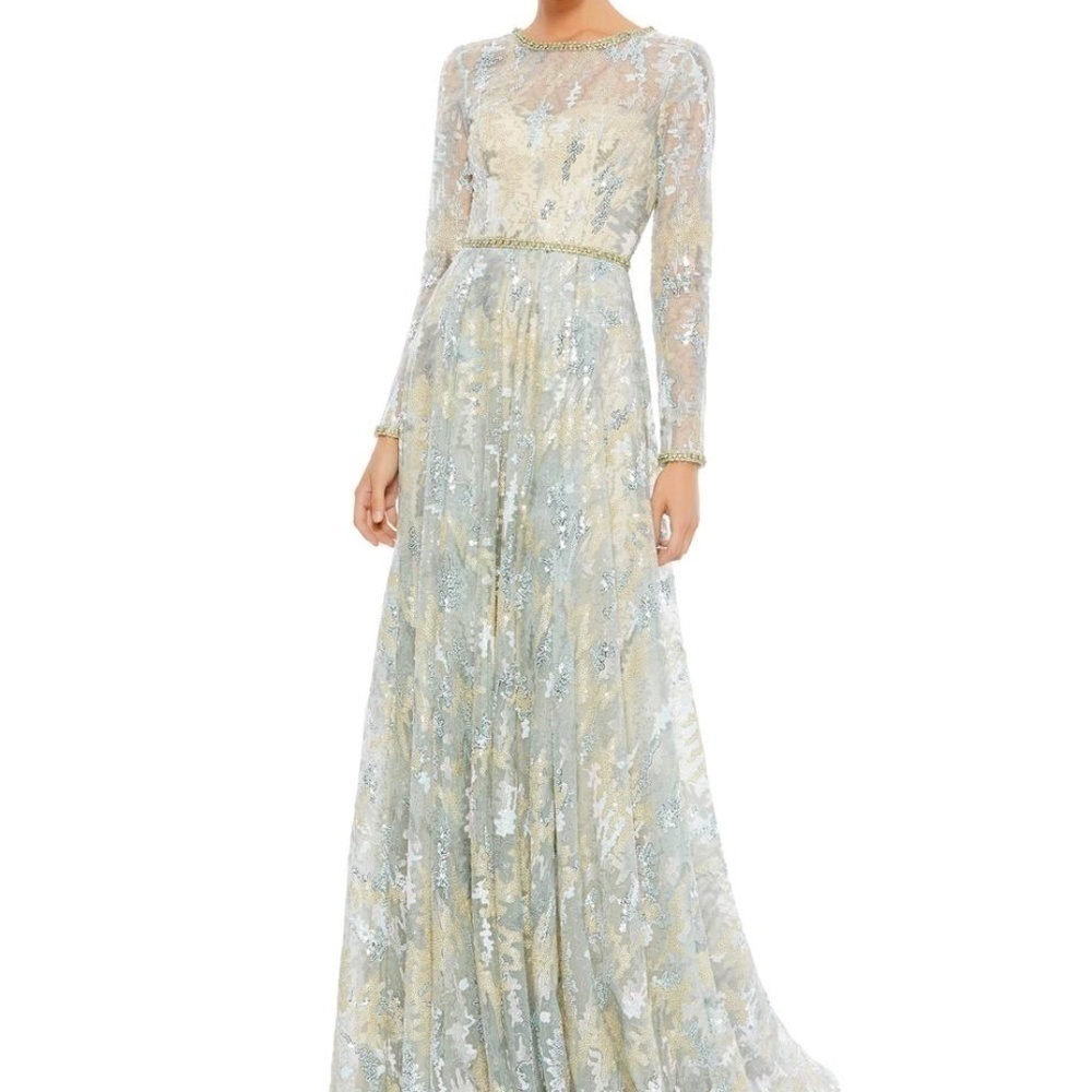 Mac Duggal 12460 Long Sleeve Embellished Lace Jewel Neckline Gown Platinum Sz 6